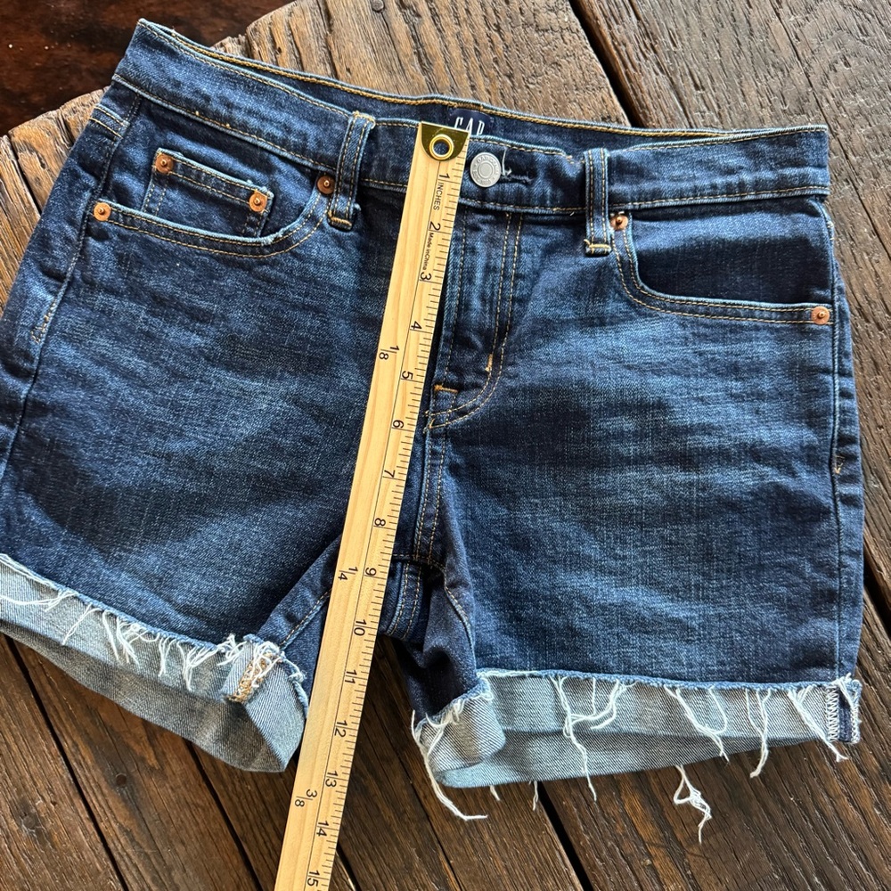 GAP 1969 Dark Blue Jean Denim Cutoff Frayed Shorts Women’s Size 26, 5” Short - Picture 6 of 9